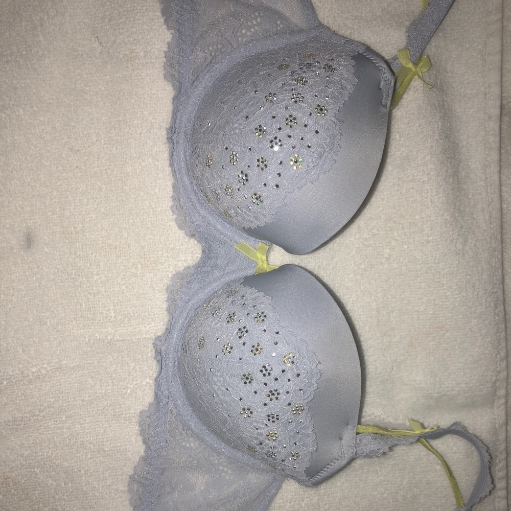 Victoria’s Secret sexy diamond bra